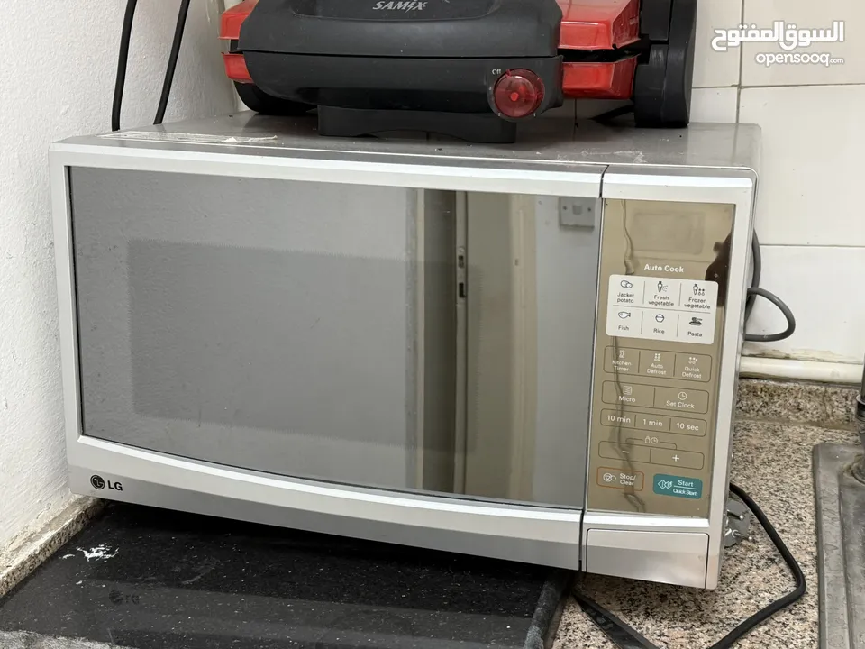 مايكرو ويف نوع LG سعة 30 لتر مستعمل بحالة جيده