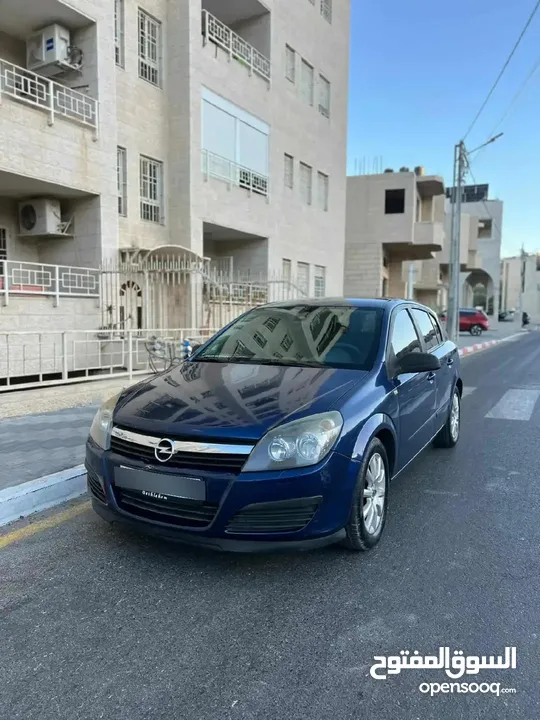 اوبل استرا قير عادي من اجمل السيارات من نوع اوبل