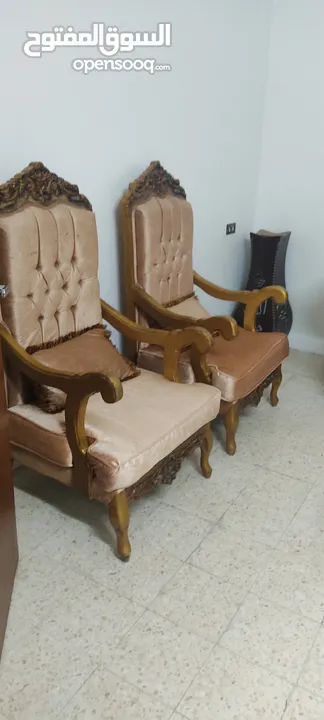 كنب 7 مقاعد خشب زان نضيف جدا جدا شبه الوكالة  السعر 180دينار فقط للتواصل واتس اب