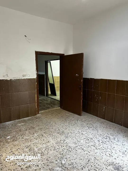 شقة للإيجار في الزرقاء بجانب مدرسة الأمير حمزة في حي الأمير محمد  - من المالك مباشرة