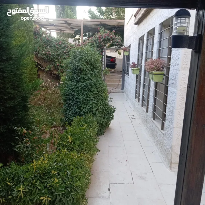 خلدا ـ شقه ارضيه فارغه للايجار ـ 200 متر داخلي  200 متر خارجي + حديقه مشجره - كراج خاص