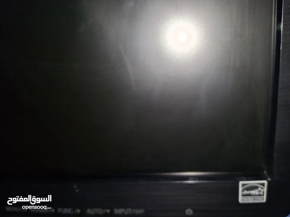 شاشة كمبيوترLG20انش مونيتورLEDمع نحولها الأصلي مدخلVGAبحاله ممتازه عالفحص شغاله100%