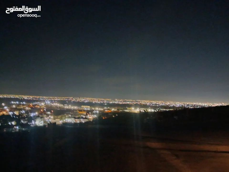أرض مميزة في الموقر (مطل الحاتمية)