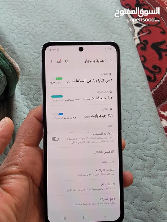 **"طيّ المستقبل بين يديك! **   **هاتف Samsung Galaxy Z Flip 3 بذاكرة 128GB  حيث الأناقة تلاقي
