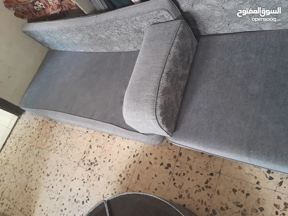 فراش عربي مع طاولات