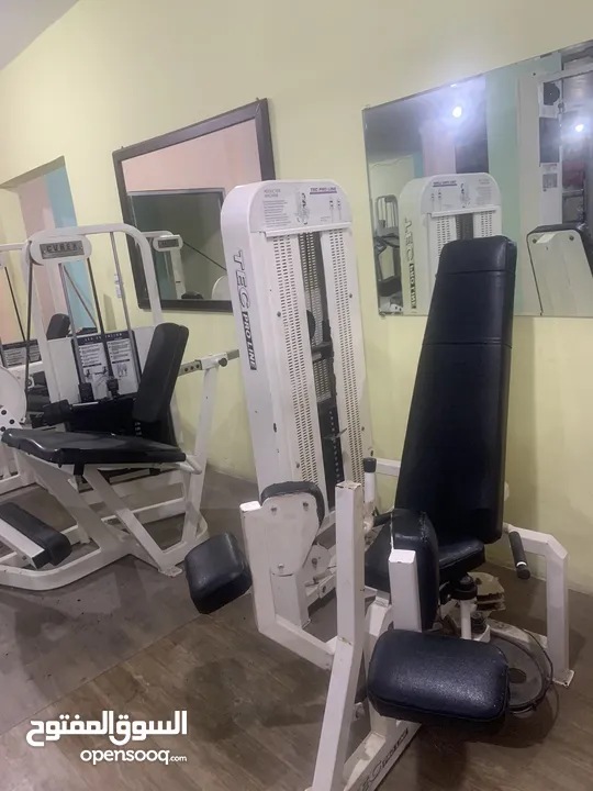 نادي بناء أجسام ولياقة بدنية للبيع