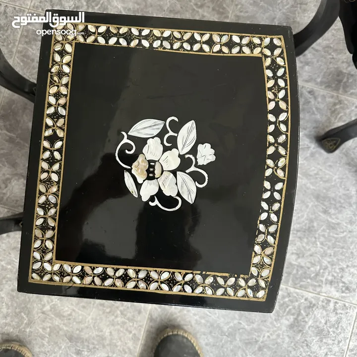 طاولات  خشب مطعم بالصدف
