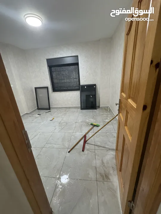 شركة ماستر كلين لخدمات تنضيف منازل ومحلات وشقق مكيت وسجاد كنب ومفروشات مشريع زجاجيه  بحدث المعدات