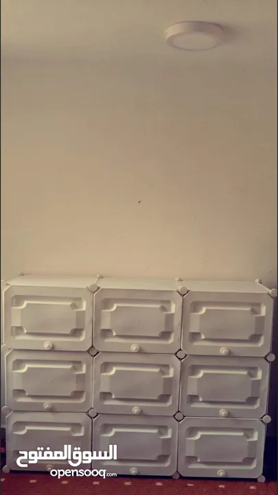 خزانة متعددة الاستخدام مصنوعة من البلاستيك متوفرة باللون الأبيض المقاس :96*31*126 سم