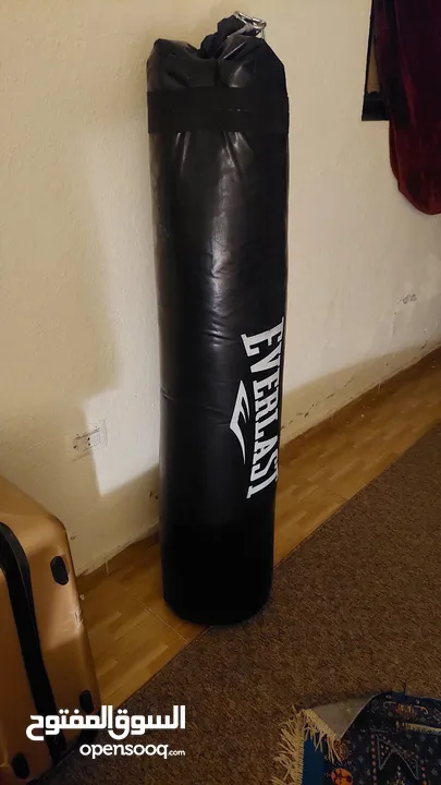 كيس ملاكمة طوله تقريبا 140cm