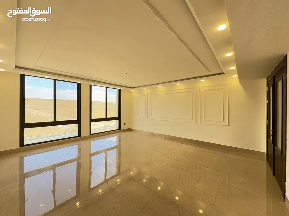 شقة فاخره للبيع طابق اول مساحة 235م بكردور عبدون(عميش) بسعر مميز