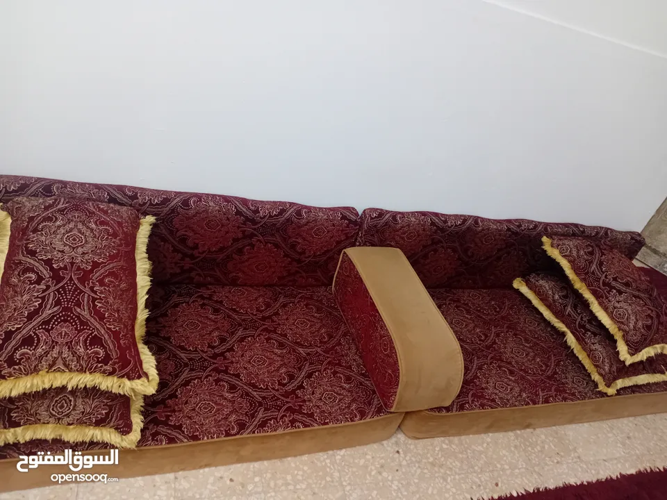 ديوانه للبيع بحال وكالة