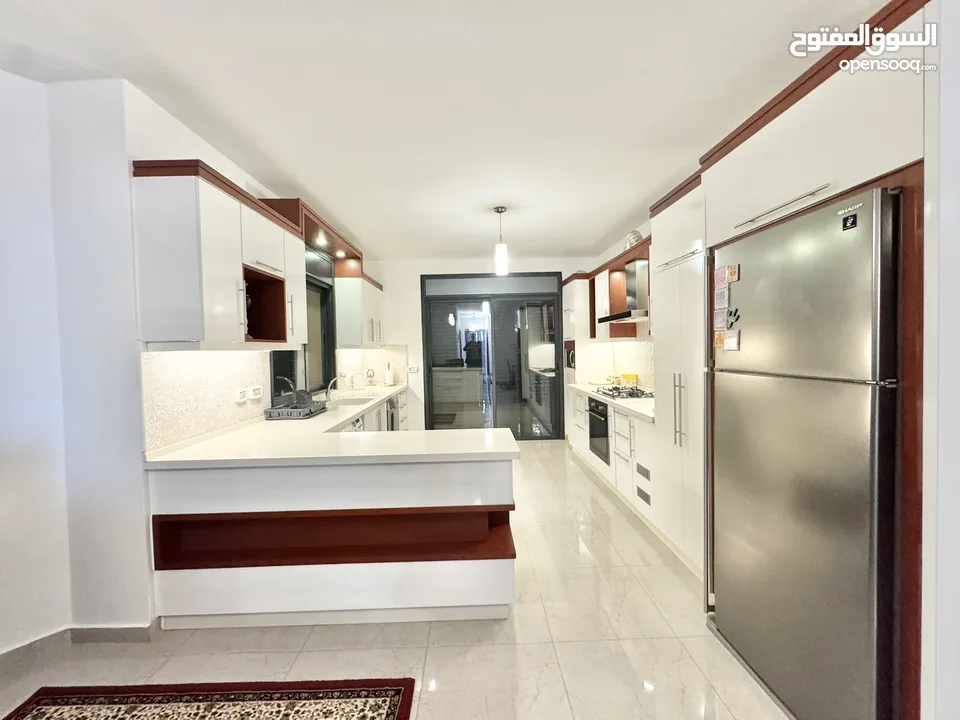 شقة للإيجار في عين منجد