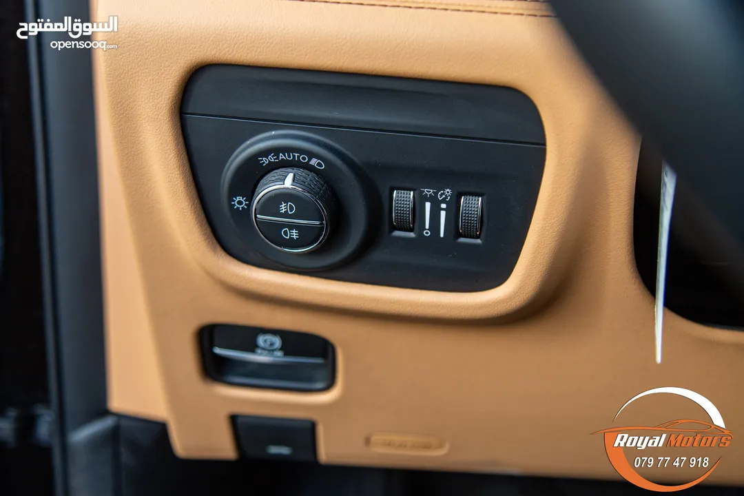 الان لدى رويال موتورز   Jeep Grand Cherokee L 2021 Summit