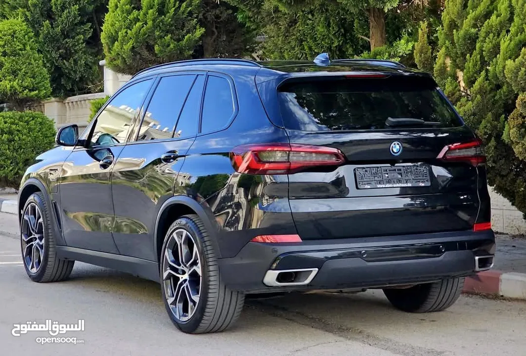 بنزين. وكهربا. BMW. 45e. هايبرد بلج ان.
