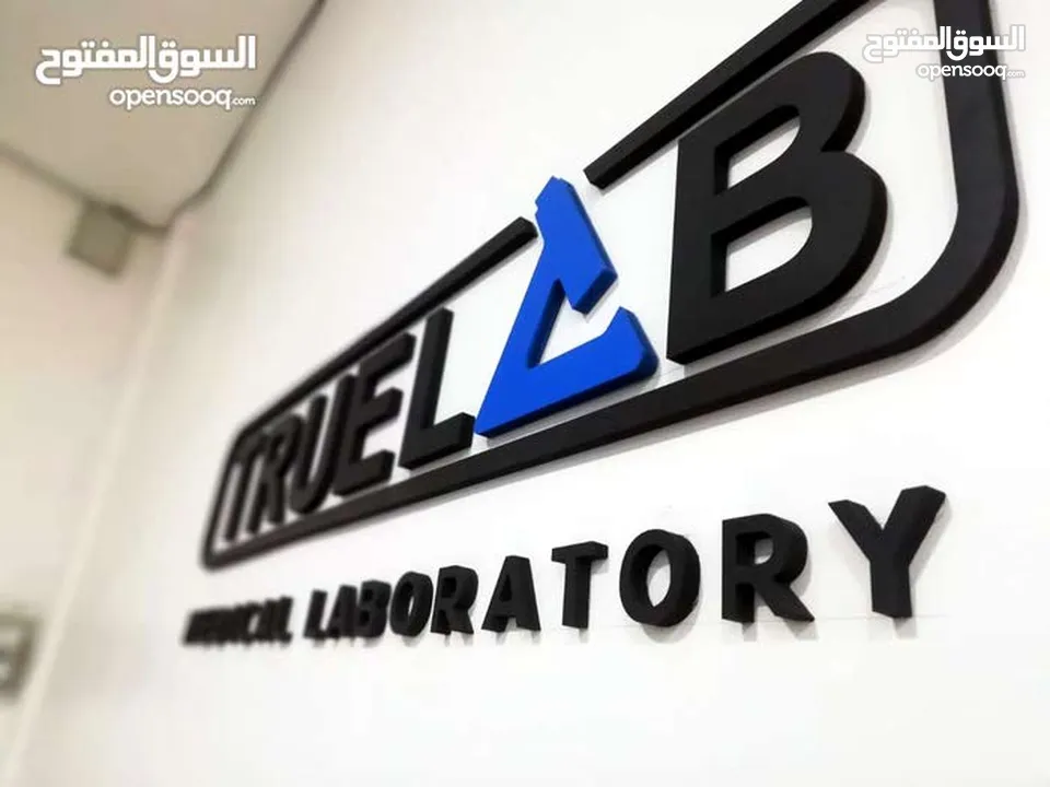 تصميم وتنفيذ الارمات بكل انواعها وطباعه وتلزيق الستكر والسي ثرو