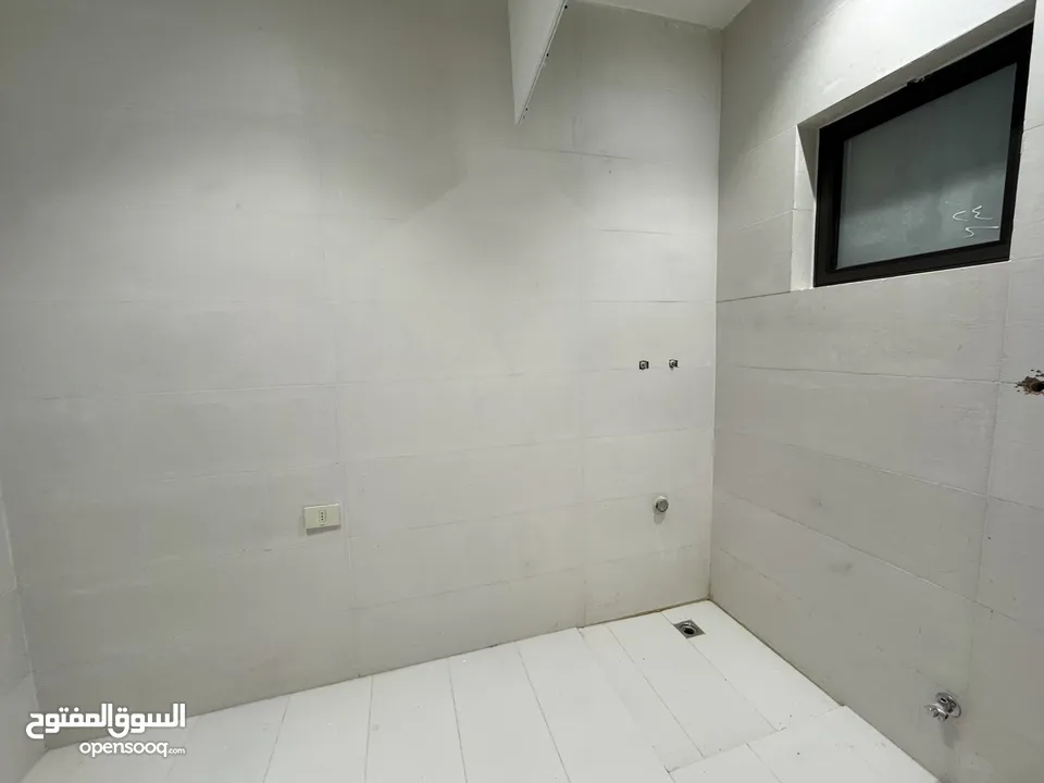 شقة بتشطيبات مميزه طابق ارضي مساحة 240م باجمل منطاق خلدا (مشروع 107)