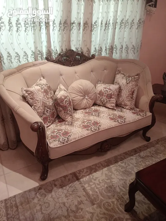 طقم كنب فخم مصري للبيع بسعر مغري