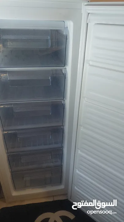 فريزر بحاله جيده للبيع استخدام قليل