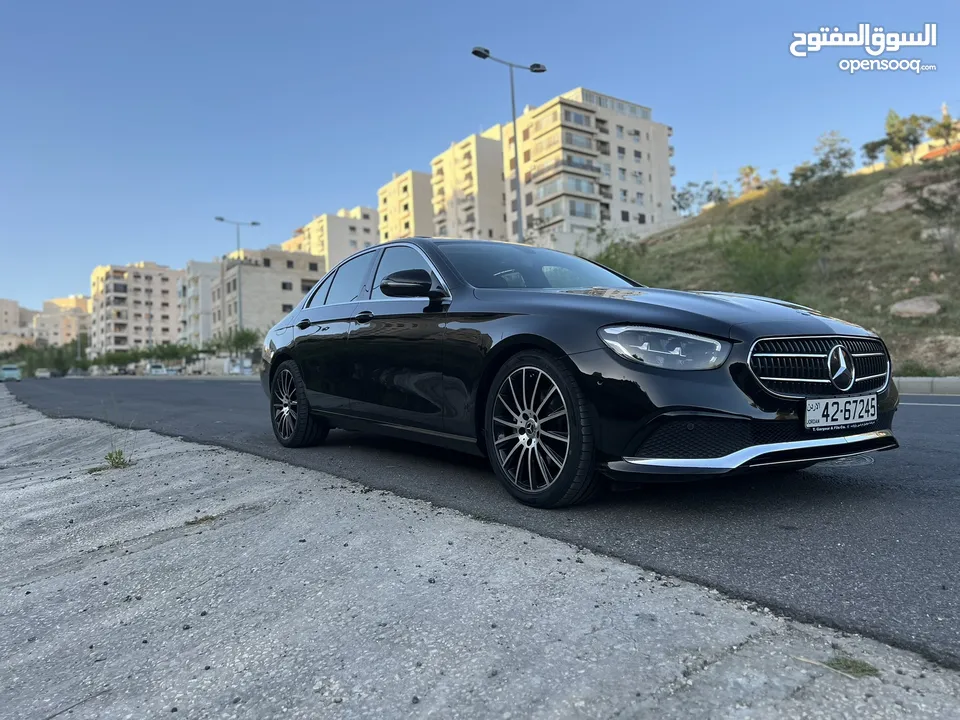 مرسيدس E200 افنجارد موديل 2021 لون اسود وارد وصيانه الوكاله فحص كامل فل كامل مع فتحه