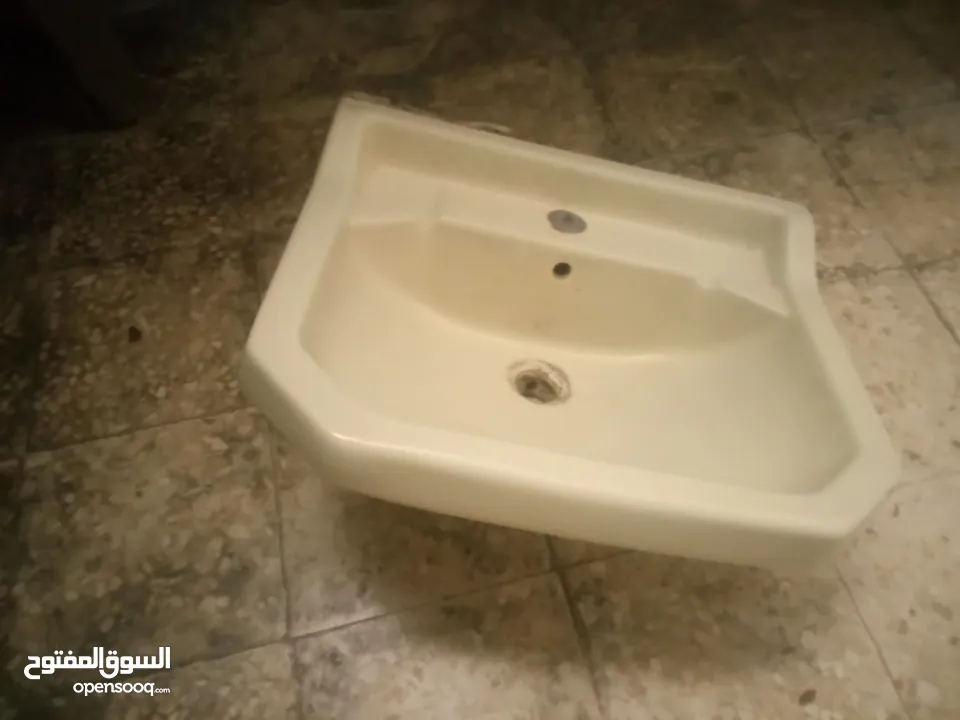 مغسله بحالة ممتازه للبيع