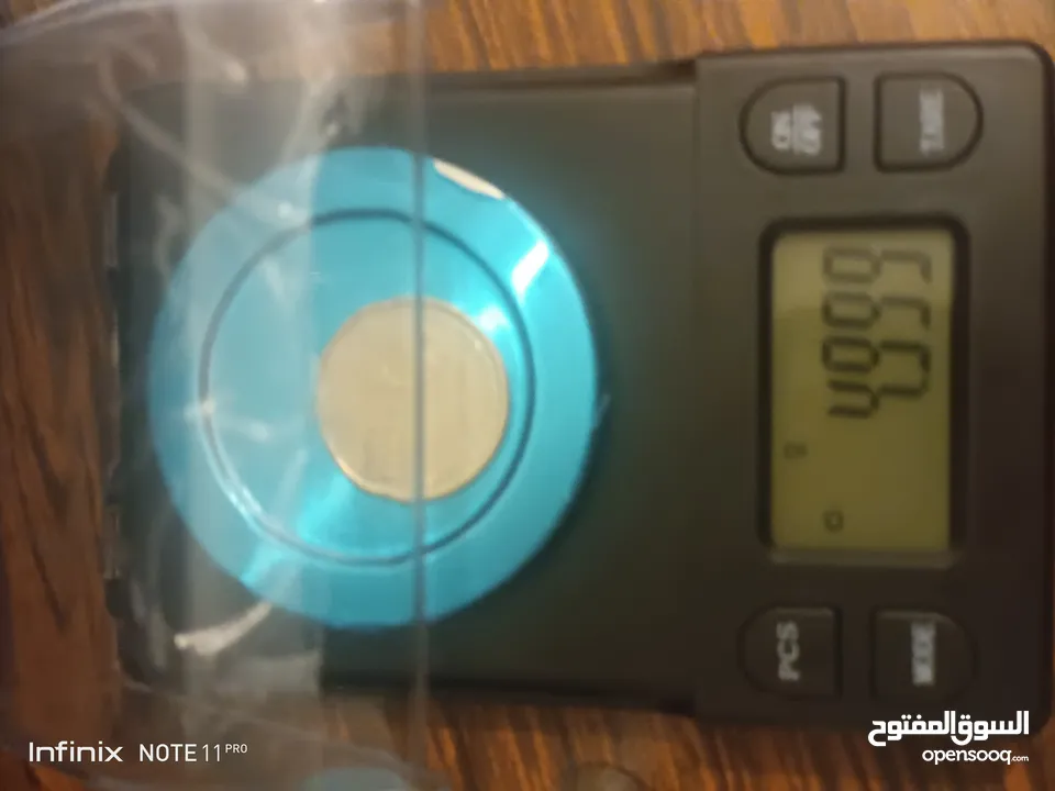 ميزان الكتروني ذهب و فضه و مجوهرات و مستحضرات ثمنيه و طبيه مع وزنه ومحقان وملقط
