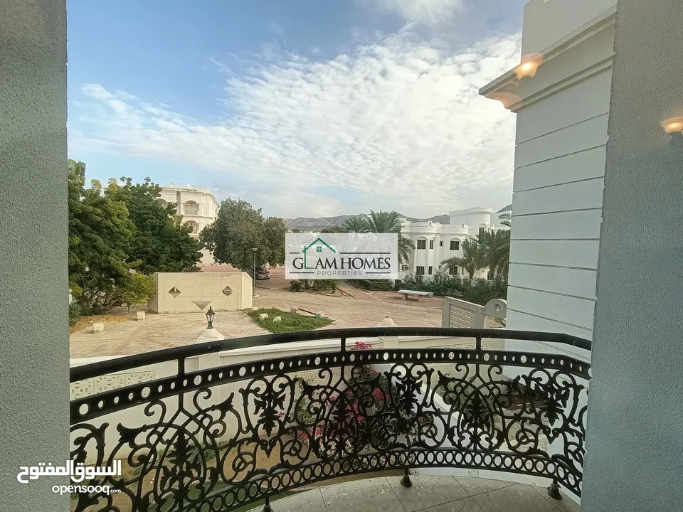 5 Bedrooms Villa for Rent in Shatti Al Qurum REF:533S