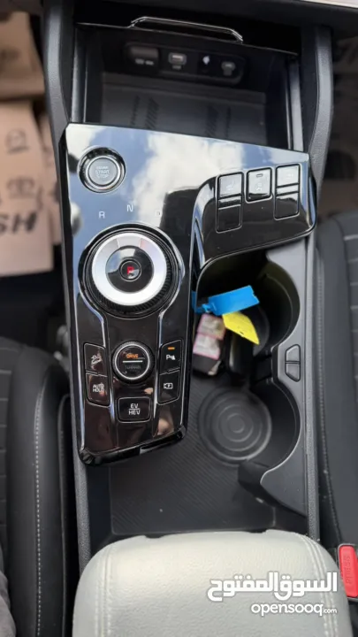 كيا سبورتاج ترخيص 2022 محرك 1600 هايبرد plug in/يقطع على الشحنه 65 كيلو متر  271 حصان