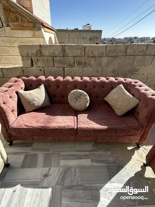 طقم كنب 7 مقاعد بحالة جيدة جدا وقابل للتفاوض