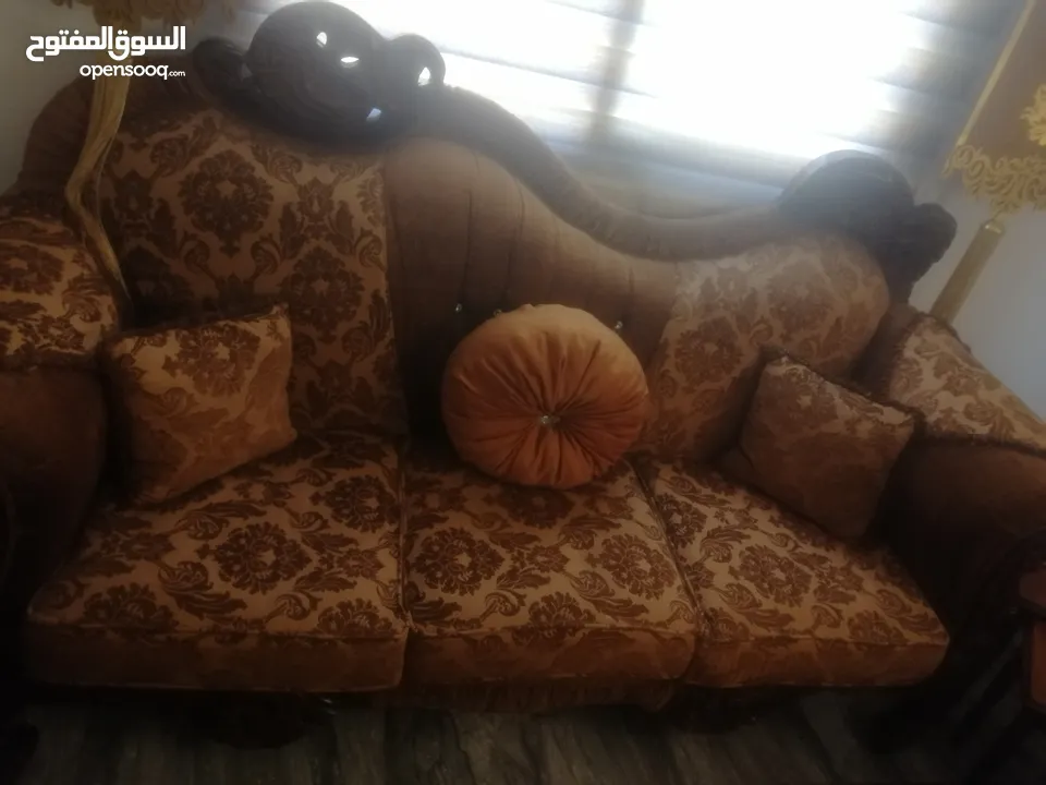كنب مصري ثقيل أصلي مع طاوله وكراسيه