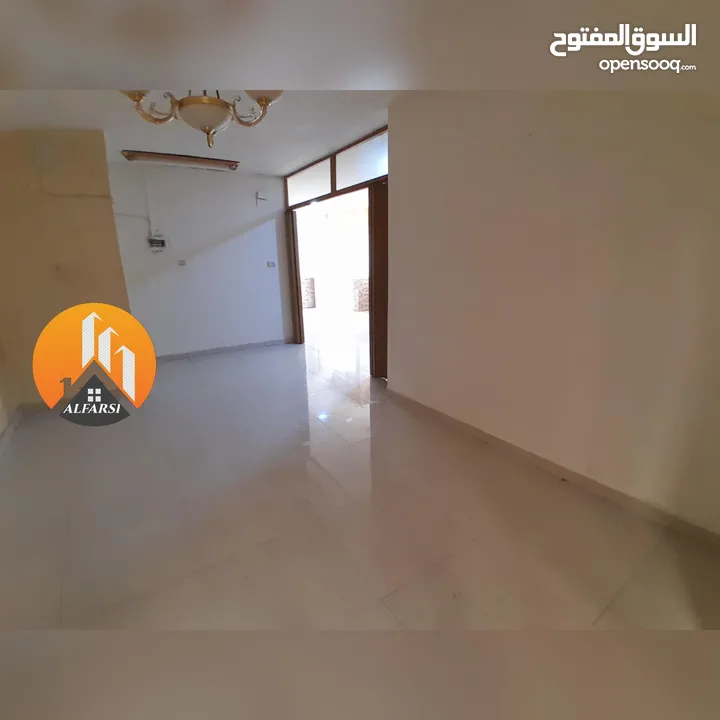 شقة ارضية مستقلة في ضاحية الامير حسن مع تراس امامي وساحات تصلح سكن عائلي او جمعية او عيادة اجار مغري