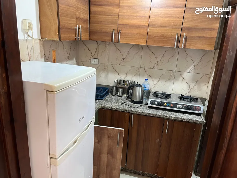استوديو غير مفروش للايجار عين منجد
