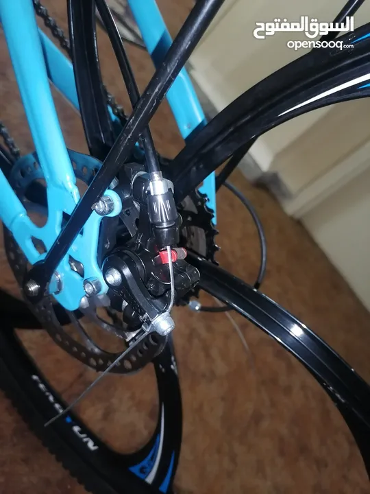 بسكليت جنط 26 لون ازرق قابل للطوي بحاله الوكاله ولا خدش مع الكفاله 1 سنه إقرأ الوصف bike