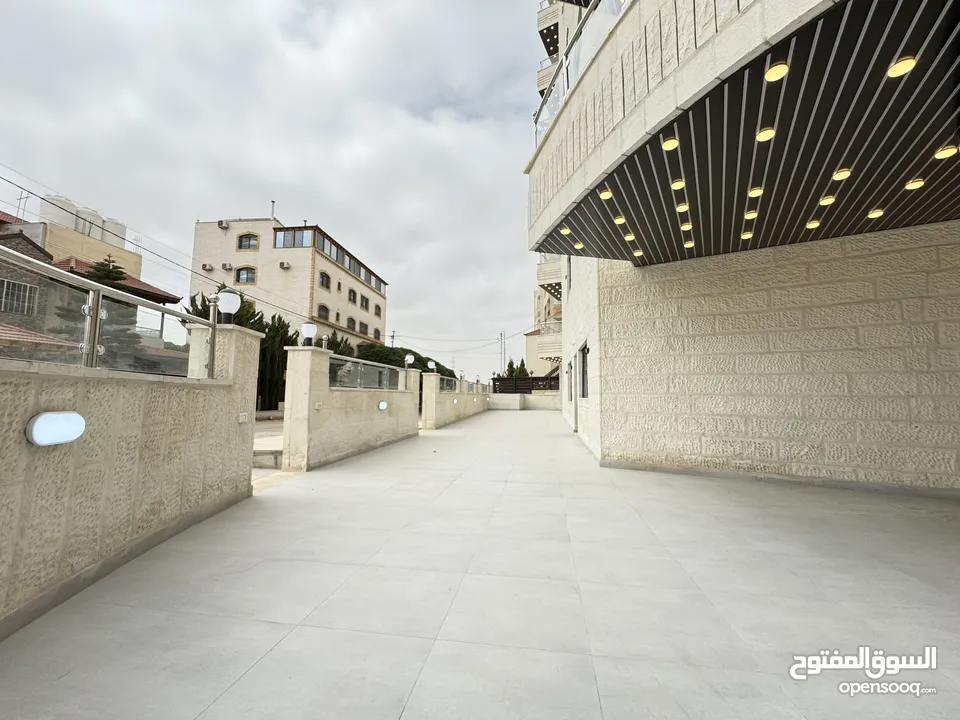 شقة فاخره للبيع بأجمل مناطق البنيات بمساحة 227م بسعر مميز طابق تسوية (ارضيه من الجهة الأخرى)