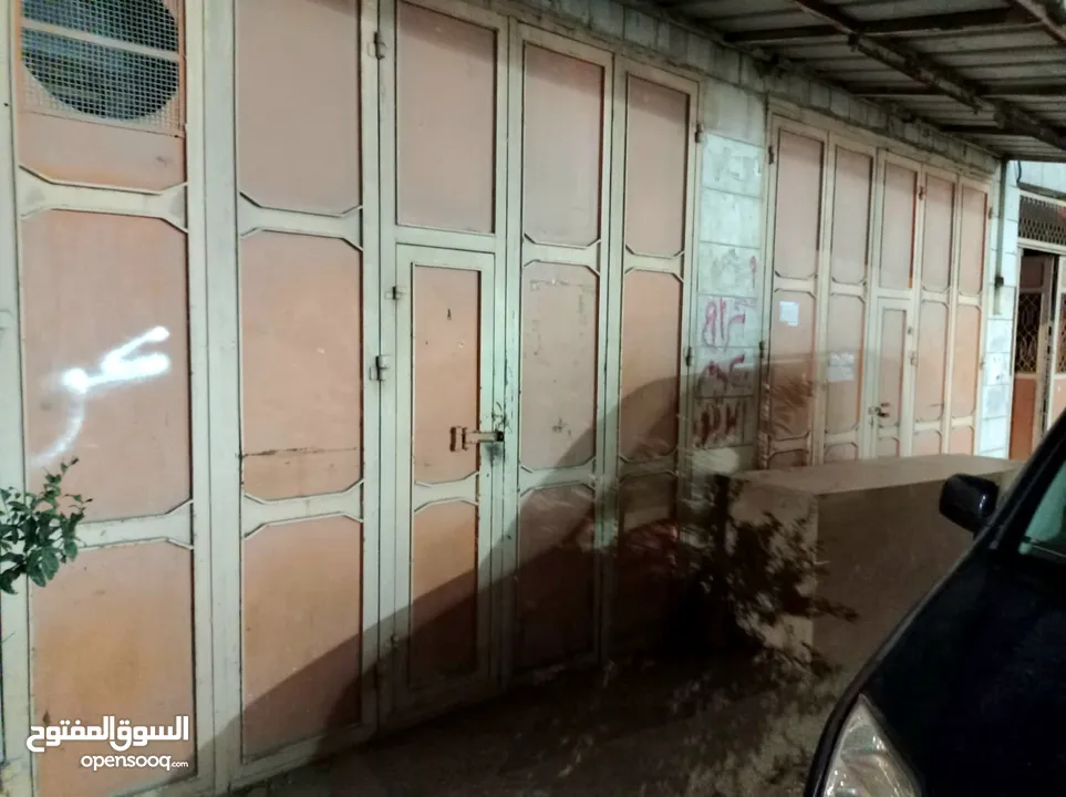 محل بابين عالشارع للبيع في منطقة حيوية جداً نابلس_ شارع تل