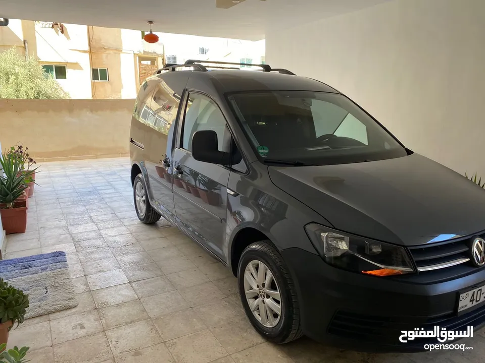 VW caddy 2017 in very good condition special color