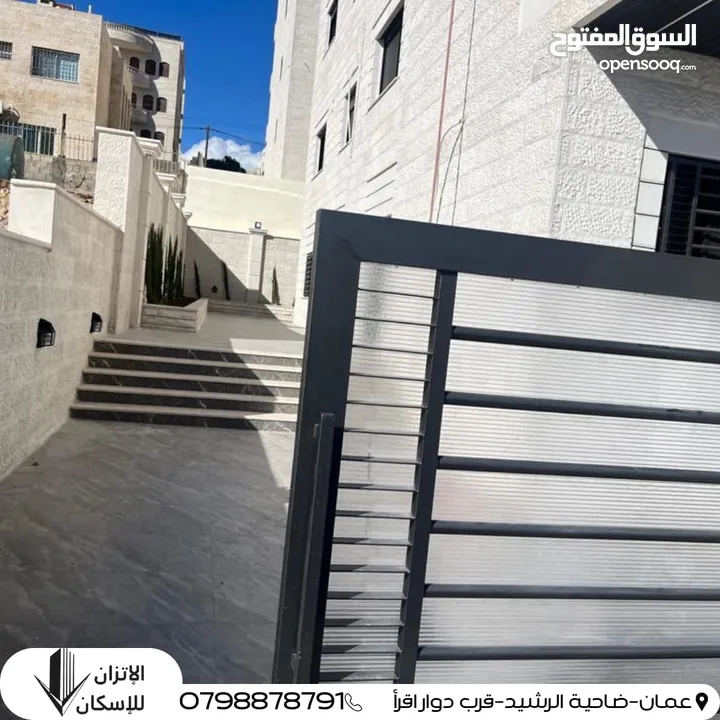 شقة طابق اول مع برندة واسعة ، الكوم ، شفا بدران ، قرب سلاله مول ، من المالك