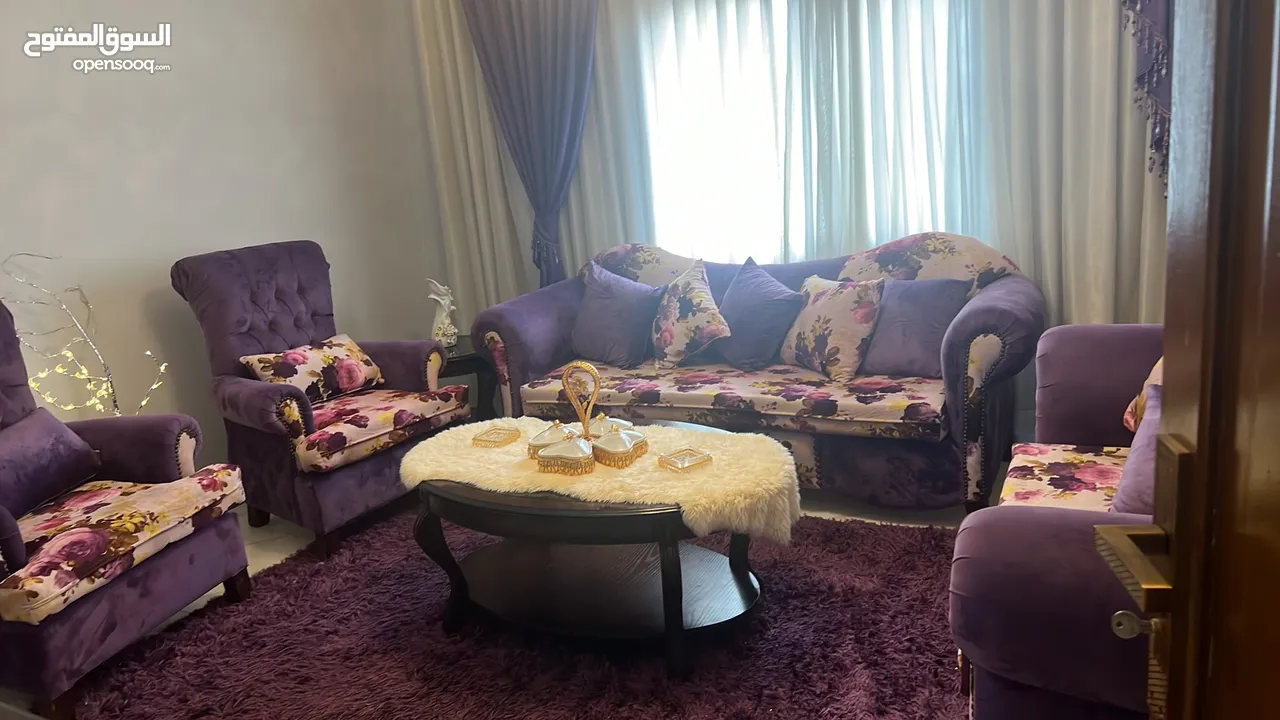 طقم كنب زان سعر 120 وطاولتان LCD بسعر 50