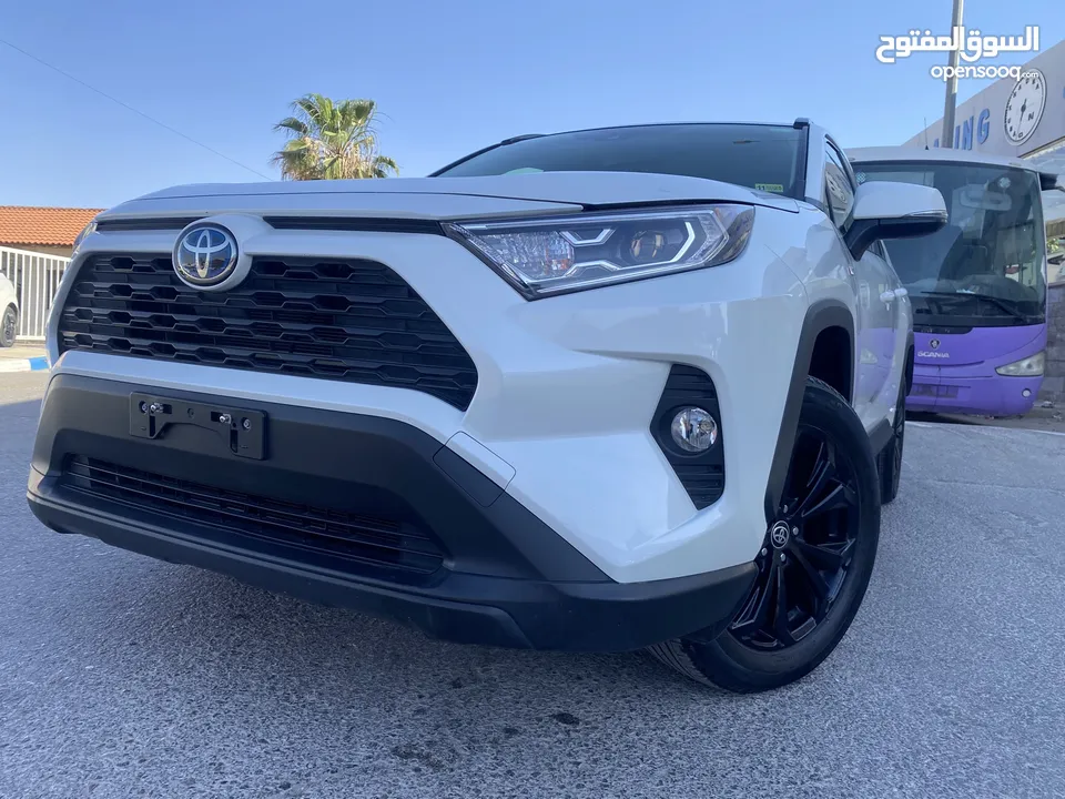 TOYOTA RAV4 XLE PREMIUM