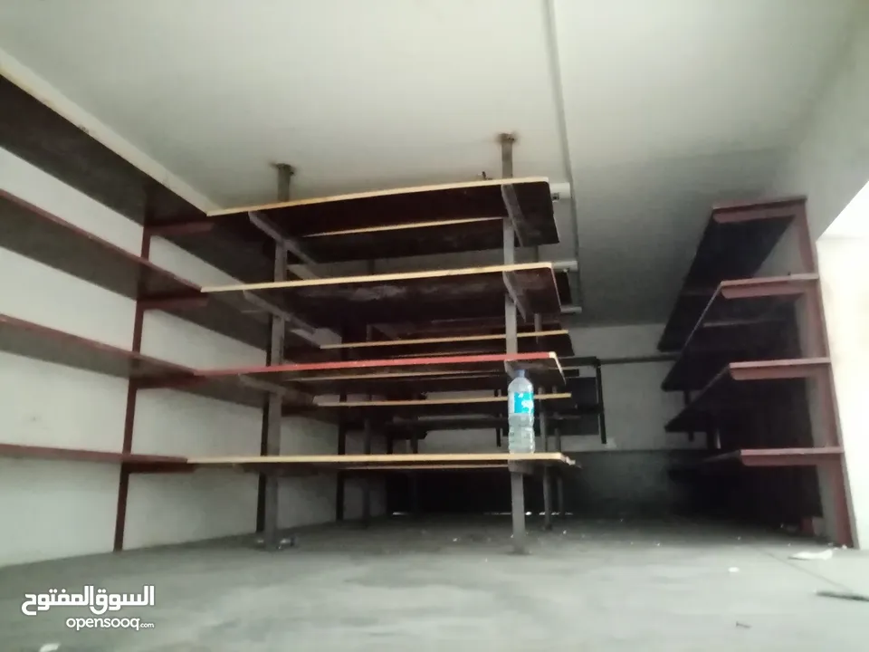 للإيجار محل بابين Shop 42m 2 Shutter’s BD150