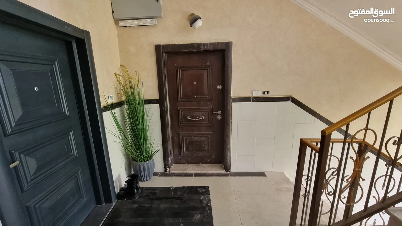 شقة للبيع عماره الليت 2 قرب برافو امتداد حي المسك مطله من الجنوب ع حي طيبه العامريه دخله صيدليه لانا