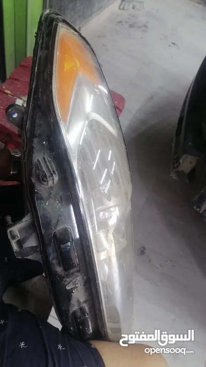 ضوء فورد فيوجن اصلي يمين للبيع بسعر مناسب