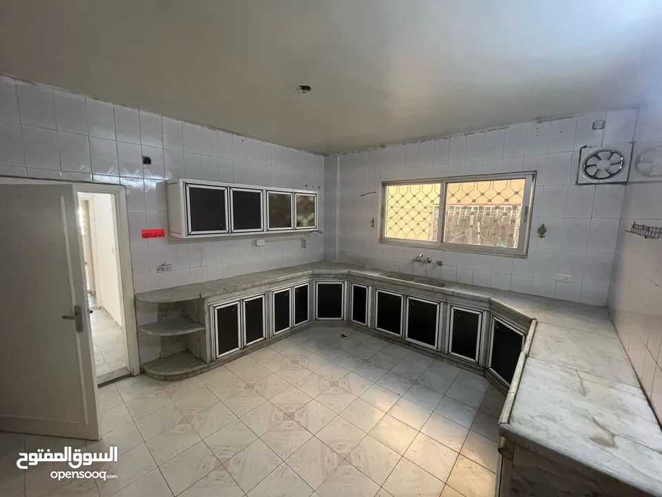 شقة كبيرة للايجار في جبل الاميرة رحمة