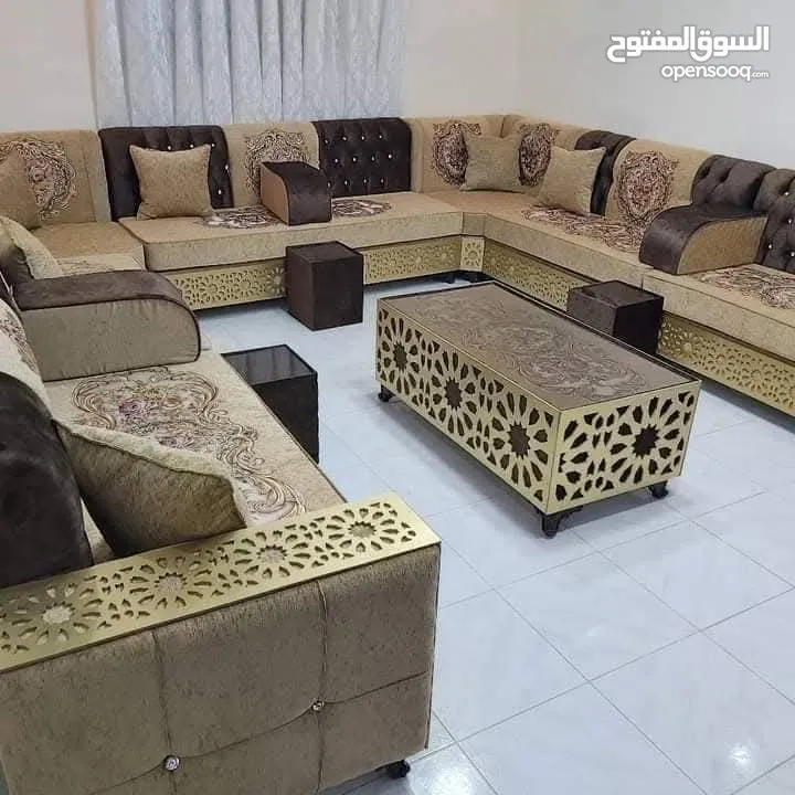 بيع طاوله وسط مع 4 طرابيزات فقط  لاصحاب محلات جلسات خليجيه وتجار ليس طقم كامل فقط طاوله