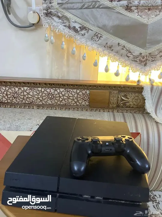 Ps4 Fat  معها يد الأصيلة وألعاب..