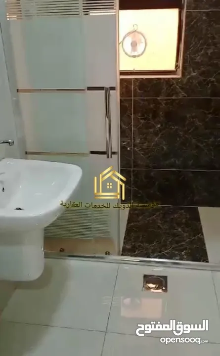 شقة فارغة - المدينة الرياضية - 3نوم 1ماستر - 210م - مطلة - قريبة من الخدمات