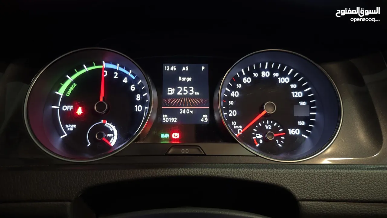 E GOLF 2019 50k km  اي جولف 2019 ممشى 50 الف كيلو فقط  السياره بحاله ممتازه و لا تحتاج شيئ