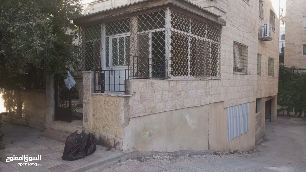شقه ارضيه ضاحيه الامير حسن 125 متر  قابل للتفاوض