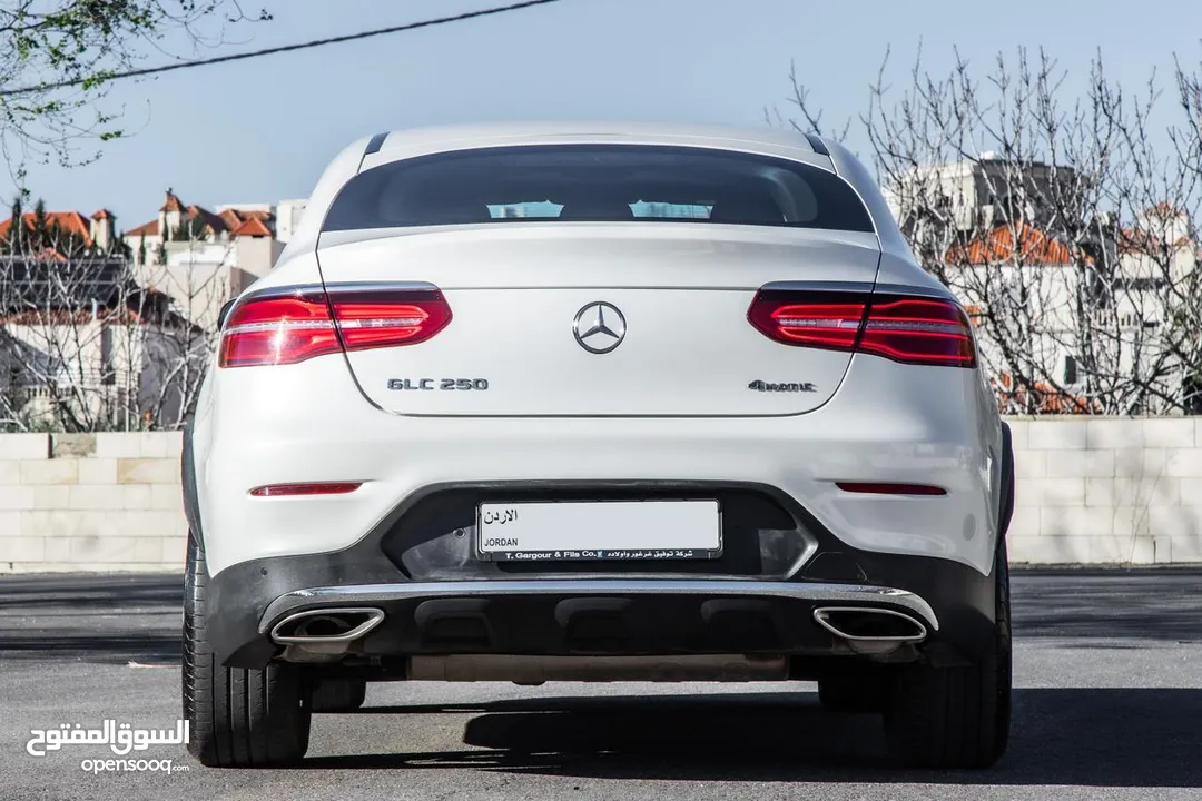 2017 GLC 250 coupe AMG وارد و صيانه الوكاله عداد قليل جدا فحص كامل