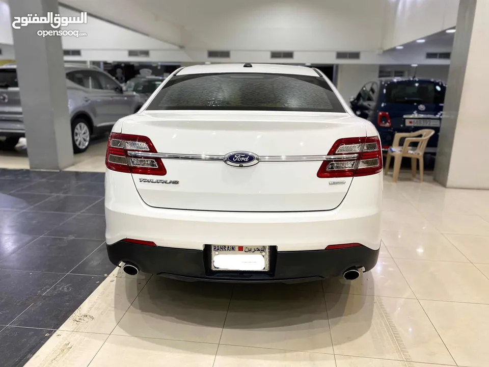 Ford Taurus 2018 (White)
